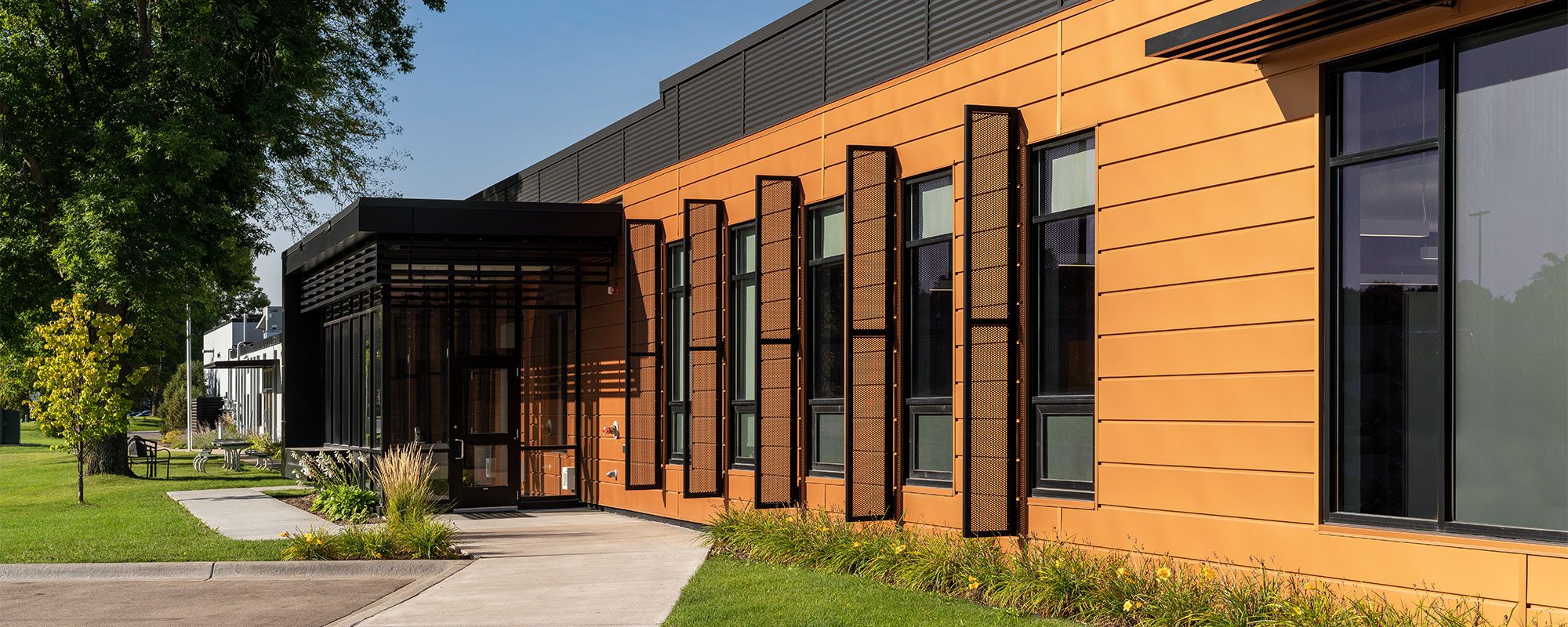 exterior of single story office building that showcases commercial architecture design